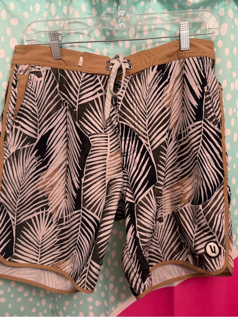 Palm-Print Women's Drawstring vuori  Shorts in Tan and Black